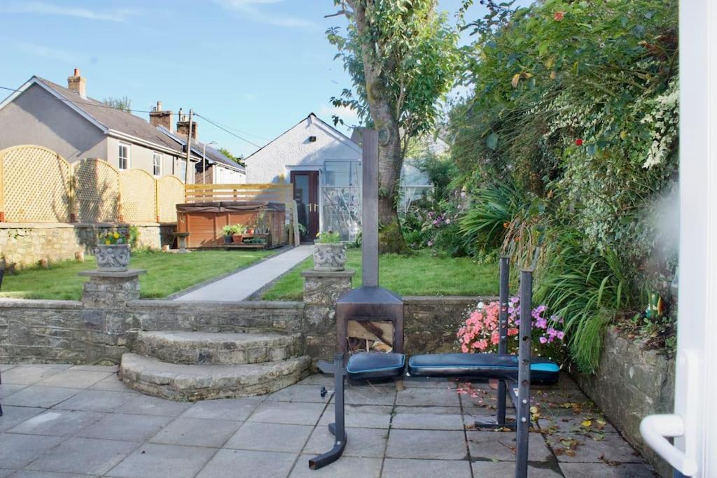 Cartref, 1860S Family Home. Bridgend  Exterior photo