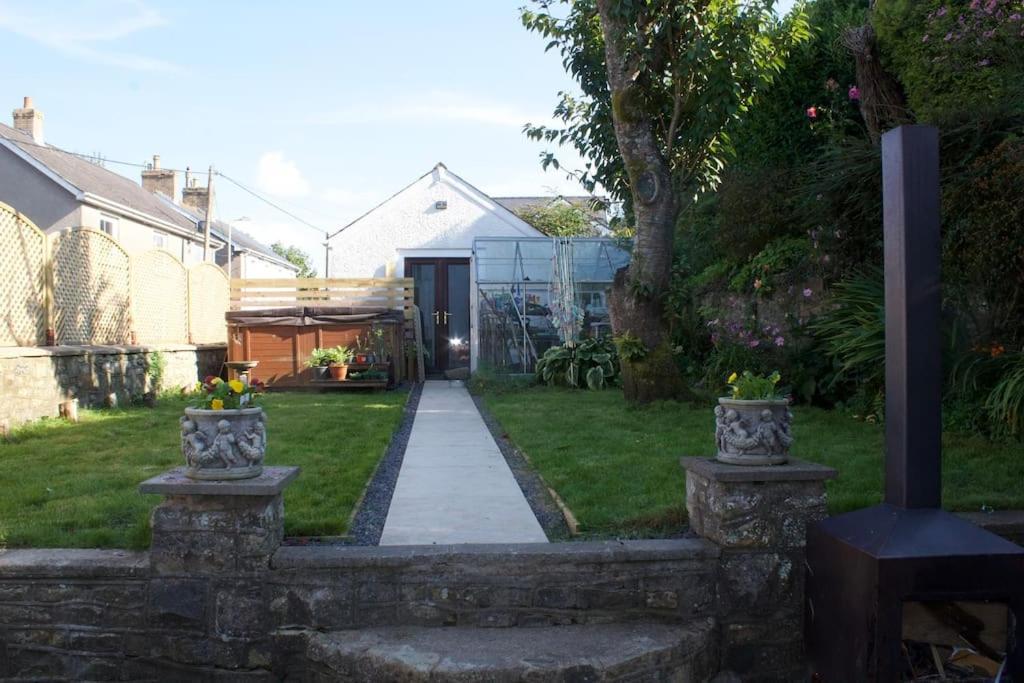 Cartref, 1860S Family Home. Bridgend  Exterior photo